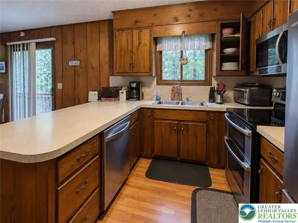 107 Lake DR W, Clifton Twp, PA 18424