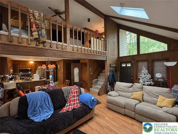 107 Lake DR W, Clifton Twp, PA 18424