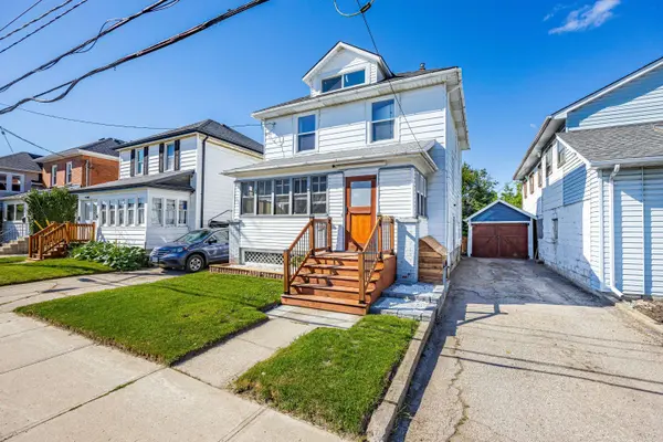 125 Curtis ST