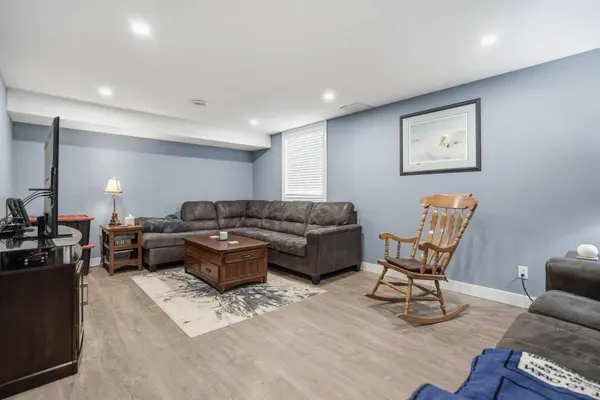 808 Elginfield RD, North Middlesex, ON N0M 2K0