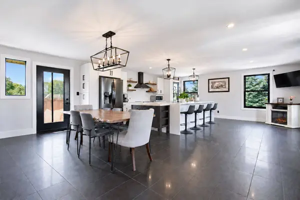 808 Elginfield RD, North Middlesex, ON N0M 2K0