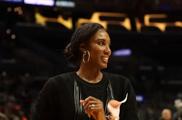 WNBA LEGEND & CHAMPION LISA LESLIE