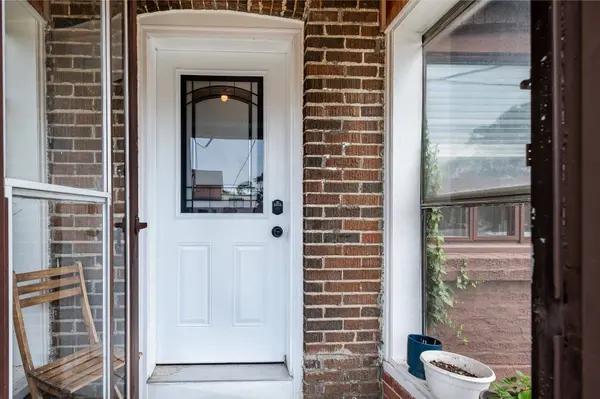 541 Vaughan RD, Toronto C03, ON M6C 2R2