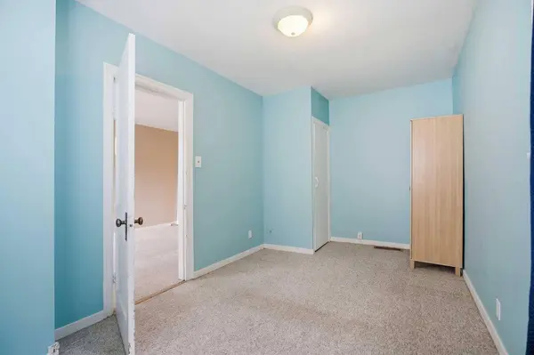 919 20 AVE NW, Calgary, AB T2M 1E6