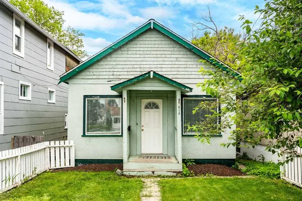 919 20 AVE NW, Calgary, AB T2M 1E6