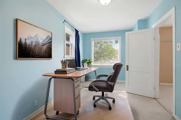 919 20 AVE NW, Calgary, AB T2M 1E6