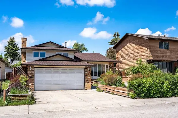 187 Templeton CIR NE, Calgary, AB T1Y 4G6