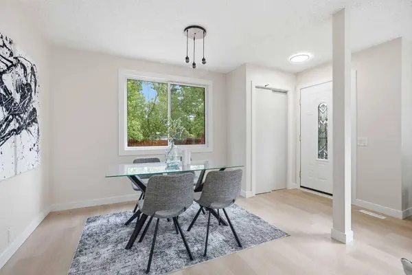 1060 Ranchview RD NW, Calgary, AB T3G 1R9