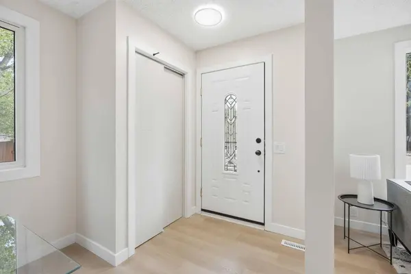 1060 Ranchview RD NW, Calgary, AB T3G 1R9
