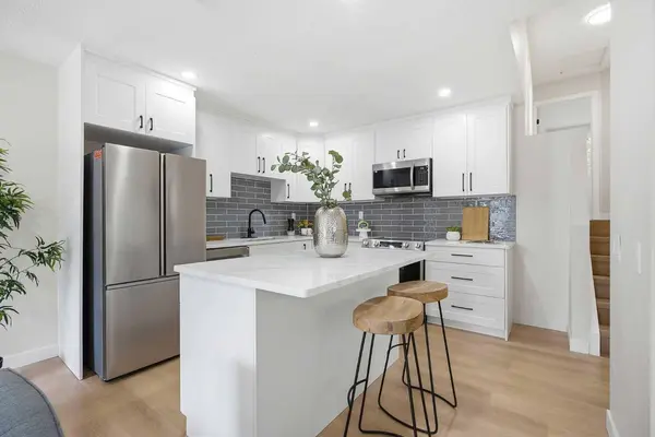 1060 Ranchview RD NW, Calgary, AB T3G 1R9