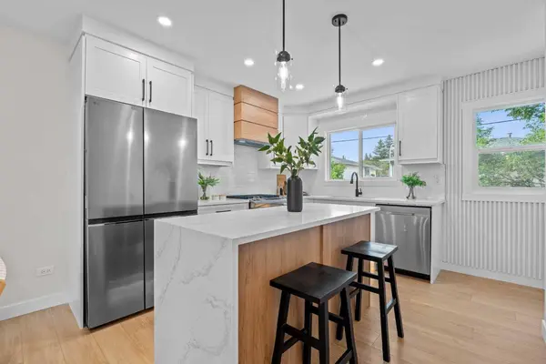 3020 15 AVE SW