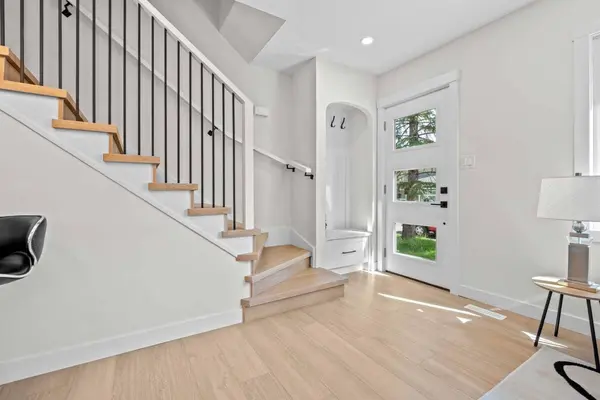 3020 15 AVE SW, Calgary, AB T3C 0Y6