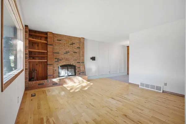 20 Blackthorn PL NE, Calgary, AB T2K 4Y3