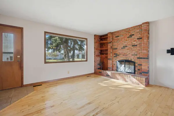 20 Blackthorn PL NE, Calgary, AB T2K 4Y3