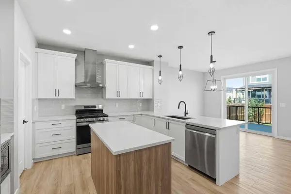118 Magnolia TER SE, Calgary, AB T3M 3G7