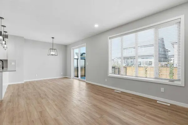 118 Magnolia TER SE, Calgary, AB T3M 3G7