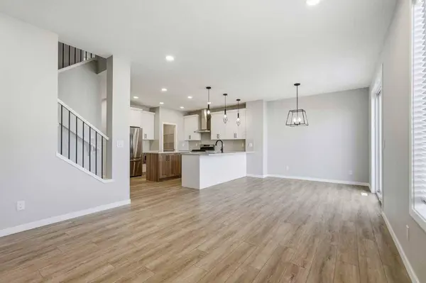 118 Magnolia TER SE, Calgary, AB T3M 3G7