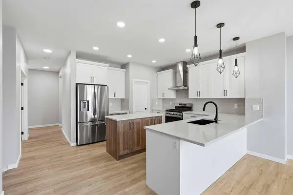 118 Magnolia TER SE, Calgary, AB T3M 3G7