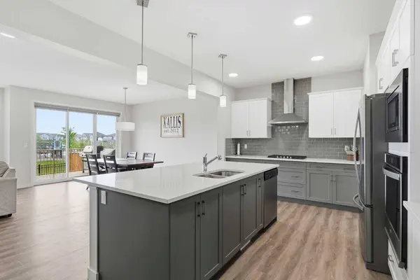 15 Lawrence GN SE, Airdrie, AB T4A 3M9
