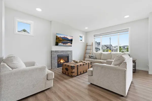 15 Lawrence GN SE, Airdrie, AB T4A 3M9