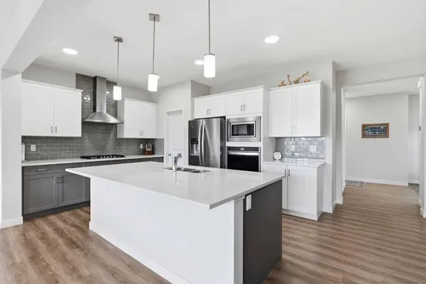 15 Lawrence GN SE, Airdrie, AB T4A 3M9