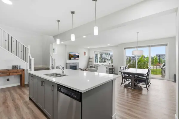 15 Lawrence GN SE, Airdrie, AB T4A 3M9