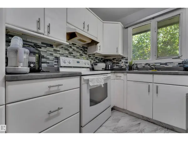 2114 38 ST NW, Edmonton, AB T6L4C3