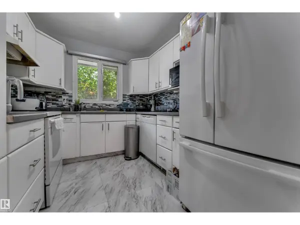 2114 38 ST NW, Edmonton, AB T6L4C3
