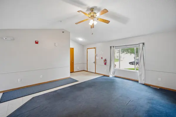 3300 E 43rd Street, Des Moines, IA 50317