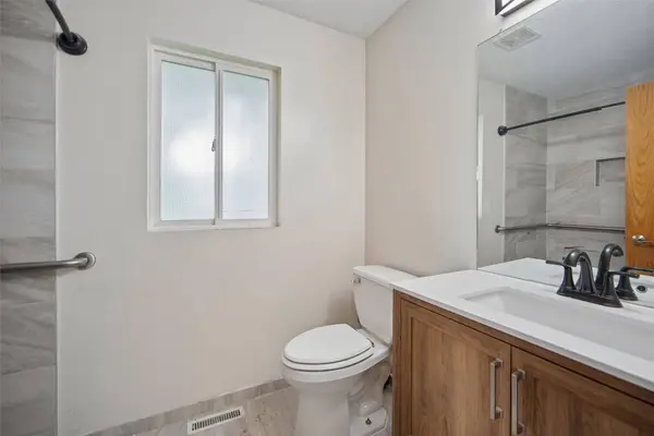 3300 E 43rd Street, Des Moines, IA 50317