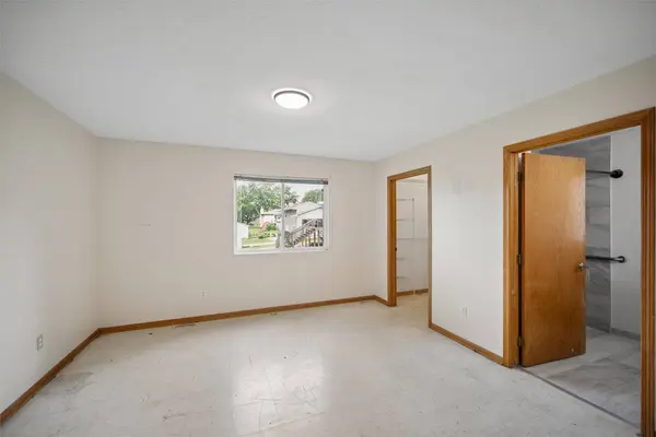 3300 E 43rd Street, Des Moines, IA 50317