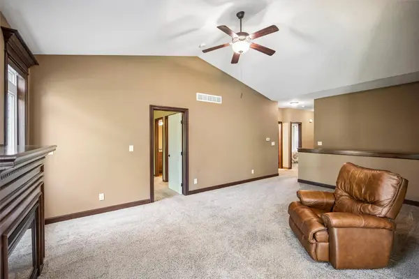 1458 NE Falstaff Lane, Ankeny, IA 50021