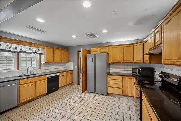 3114 E 42nd Street, Des Moines, IA 50317