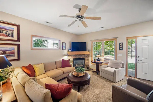 15598 Buena Vista Lane, Clive, IA 50325