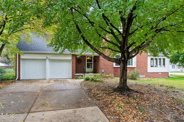 2741 51st Street, Des Moines, IA 50310