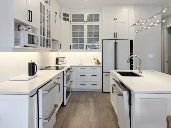 17 Cleave AVE #201, Prince Edward County, ON K0K 2T0