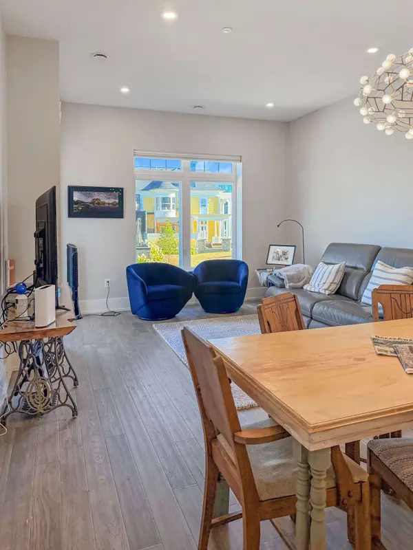 17 Cleave AVE #201, Prince Edward County, ON K0K 2T0