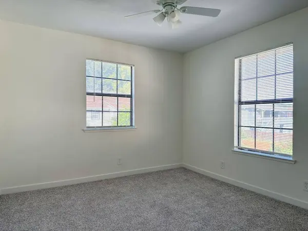 1805 V ST, Sacramento, CA 95818