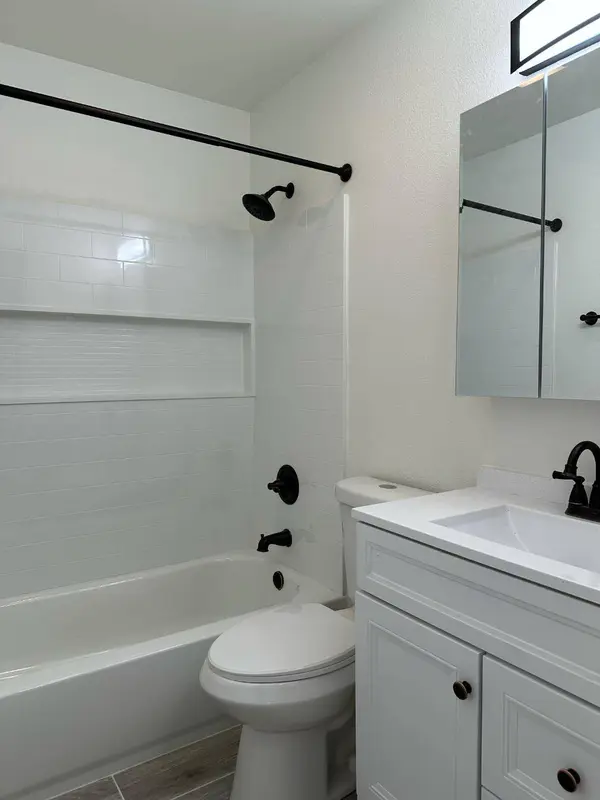 1805 V ST, Sacramento, CA 95818