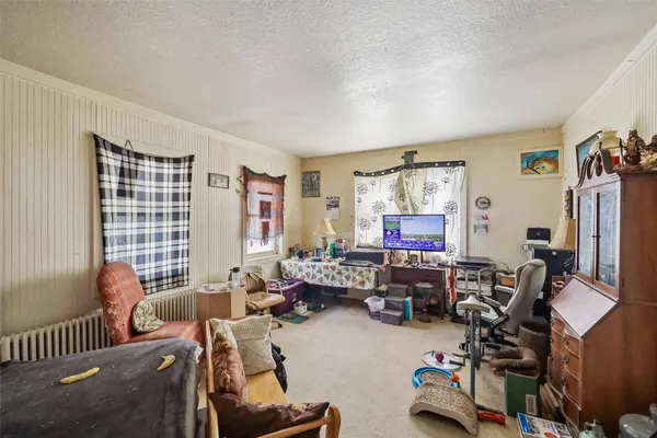 2618 E 9th Street, Des Moines, IA 50316
