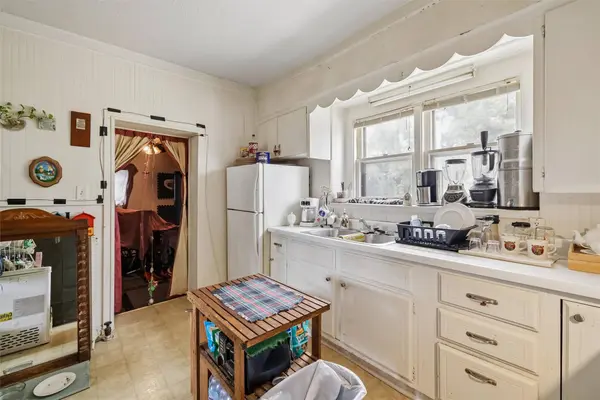 2618 E 9th Street, Des Moines, IA 50316