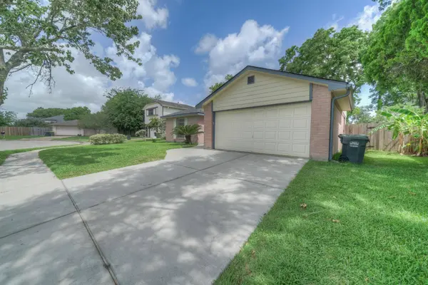 2607 N Brompton DR, Pearland, TX 77584