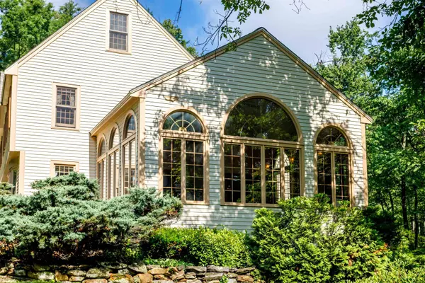 75 Meadow DR, Hollis, NH 03049