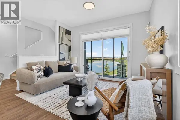 30 Creekside Villas SW, Calgary, AB T1T1Z1