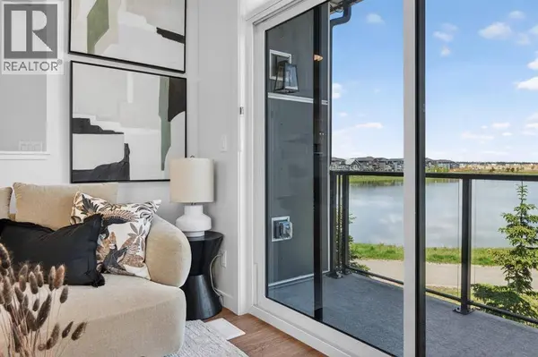 30 Creekside Villas SW, Calgary, AB T1T1Z1