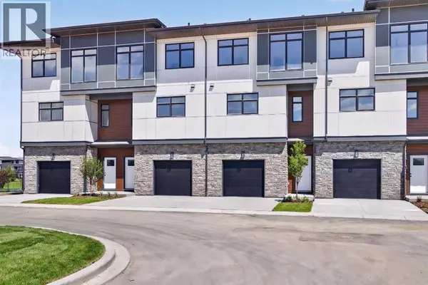 30 Creekside Villas SW, Calgary, AB T1T1Z1