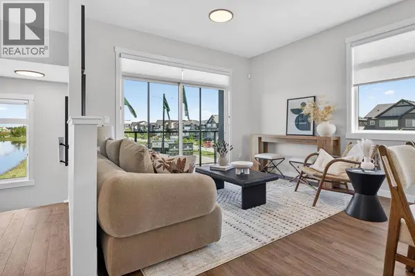 30 Creekside Villas SW, Calgary, AB T1T1Z1