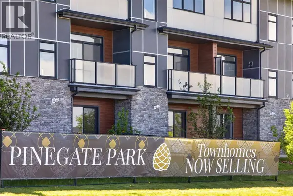 30 Creekside Villas SW, Calgary, AB T1T1Z1