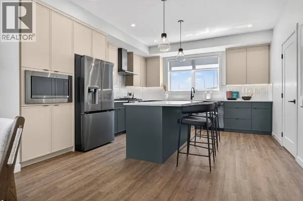 30 Creekside Villas SW, Calgary, AB T1T1Z1