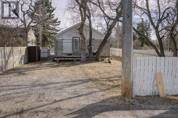 458 34 Avenue NW, Calgary, AB T2K0B8